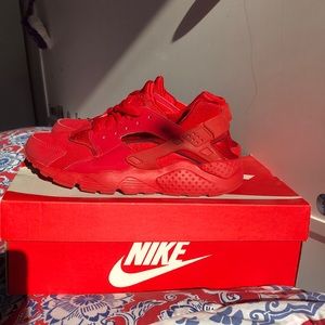 Nike Red Huarches❤️